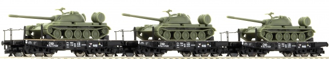 Set of 3 Heavy duty flat cars with T55 tanks<br /><a href='images/pictures/Roco/37587_HM_rgb.jpg' target='_blank'>Full size image</a>